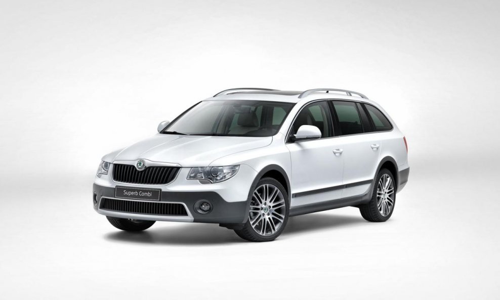 skoda-superb-combi-outdoor-1