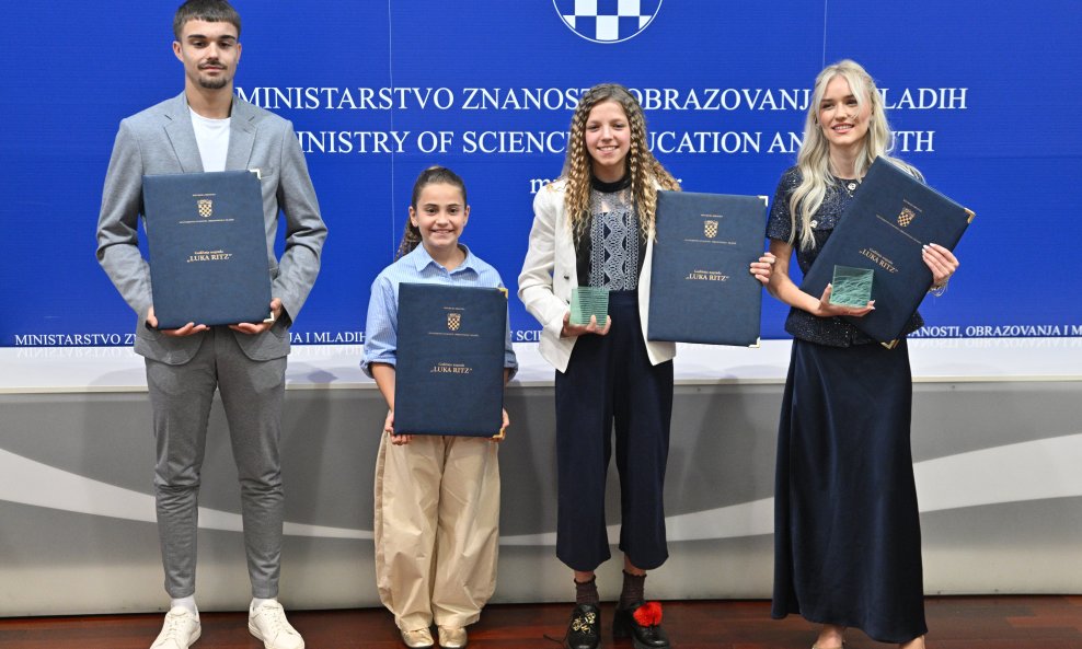 Toni Peruško, Lucija Burić, Frida Anković, Lea Barbić