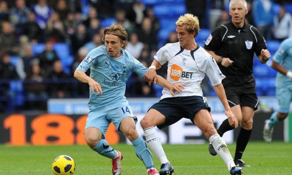 Tottenham Hotspur Luka Modrić - Bolton Wanderers Stuart Holden