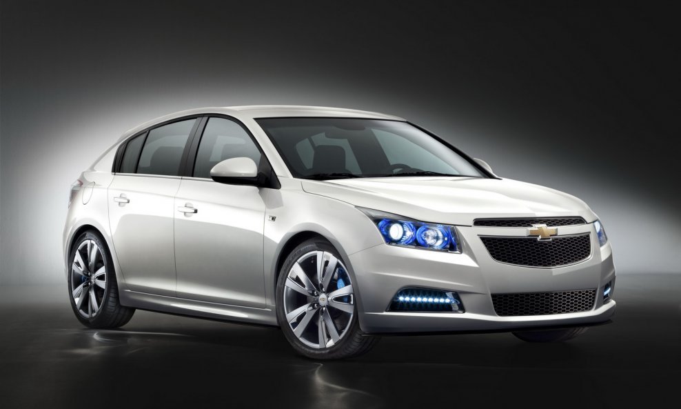 2011-Chevrolet-Cruze-Hatch-1