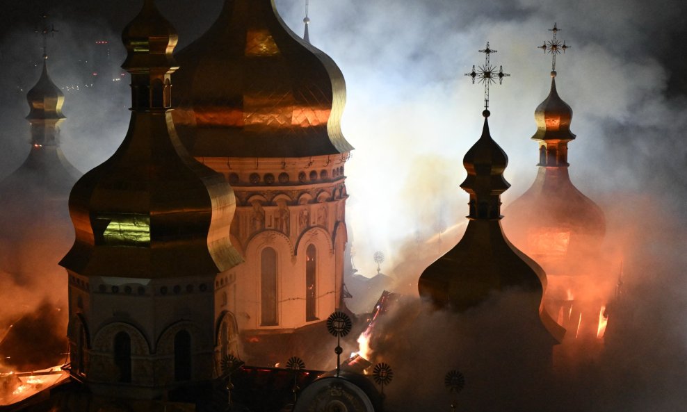 Kijevsko-pečarska lavra u plamenu nakon ruskog napada