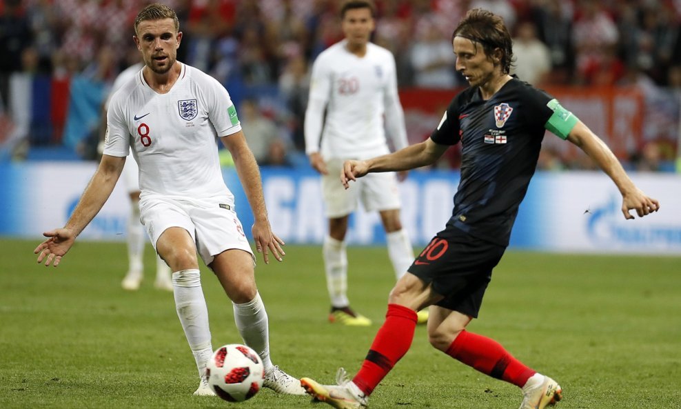 Jordan Henderson vs. Luka Modrić