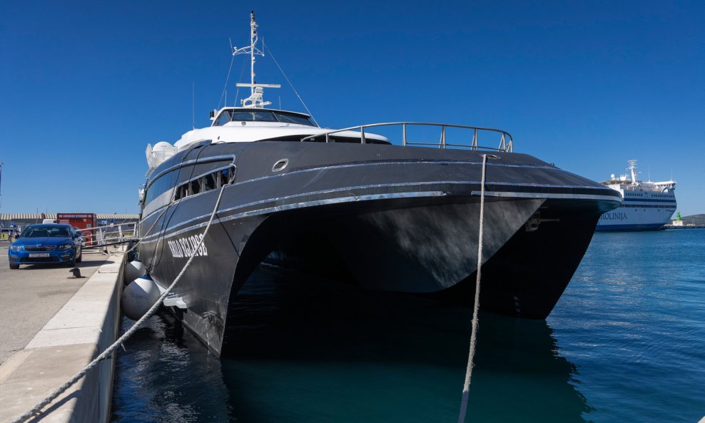 Katamaran 'Krilo Eclipse'