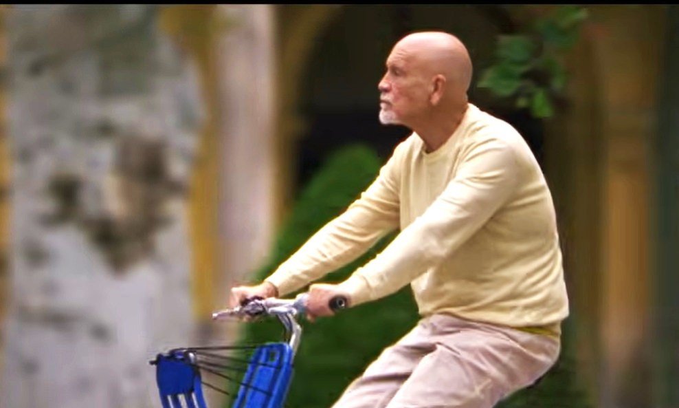 John Malkovich u spotu HTZ-a vozi zagrebački gradski bicikl bez oznaka