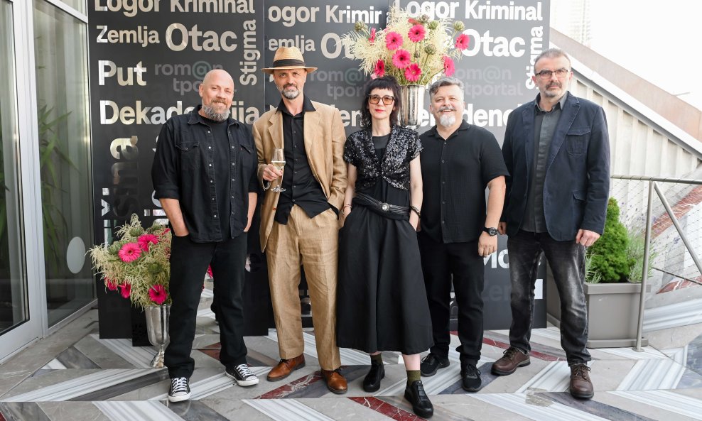 Finalisti tportalova izbora za najbolji roman - Boris Dežulović, Damir Karakaš, Gabrijela Rukelj Kraškovič, Robert Međurečan i Nenad Stipanić