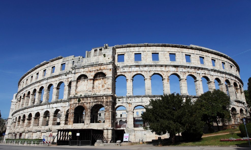 Arena, Pula