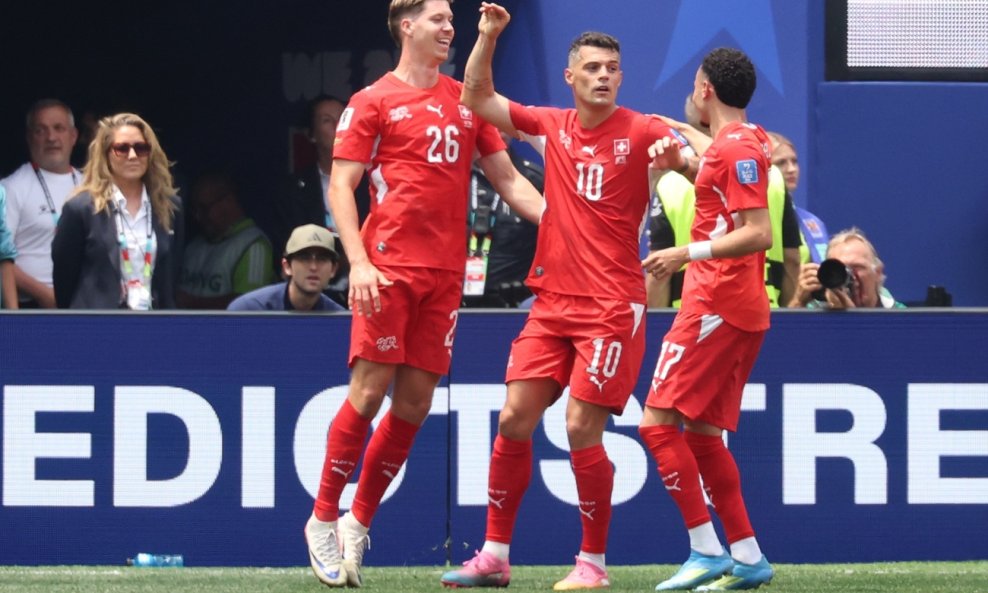 Granit Xhaka (u dresu s br. 10)
