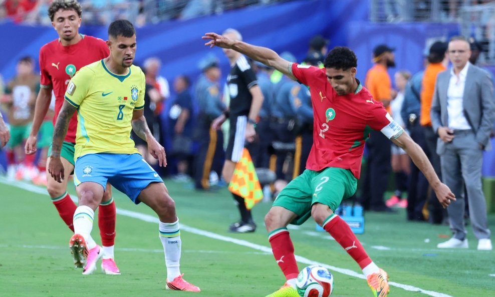 Achraf Hakimi (s loptom)