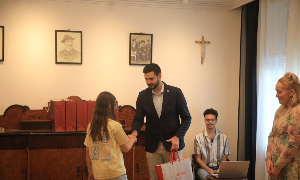 U Beogradu uručene svjedodžbe