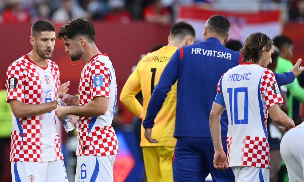 Slijeva Kramarić, Baturina, Livaković, Subašić, Modrić