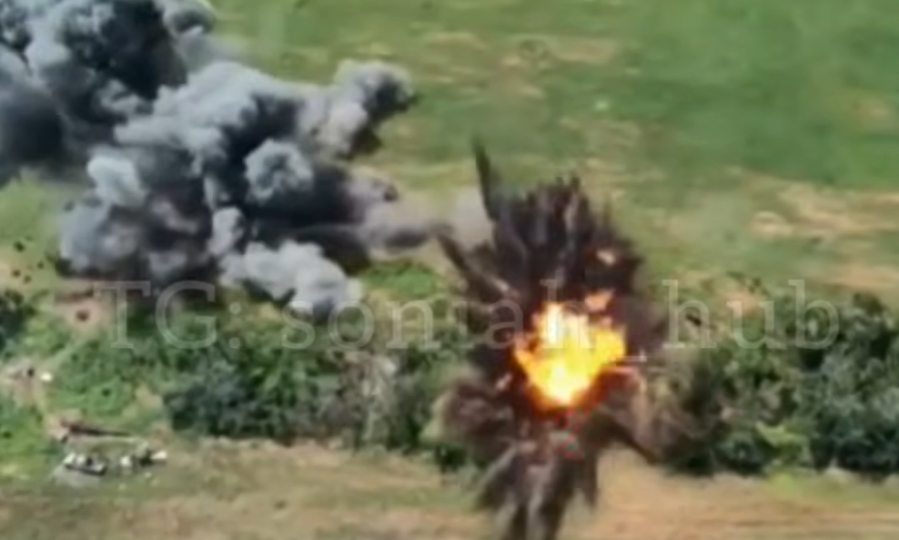 Ukrajinske navođene zračne bombe (KAB) lete prema ruskom položaju.