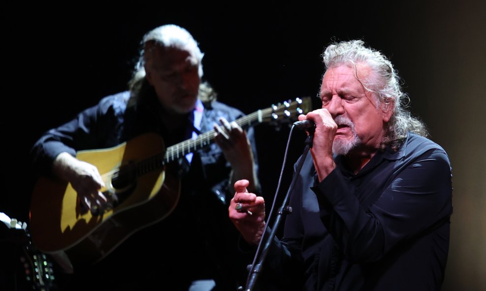Na tvđavi sv. Mihovila koncert je održao Robert Plant sa Saving Grace i Suzi Dian.
