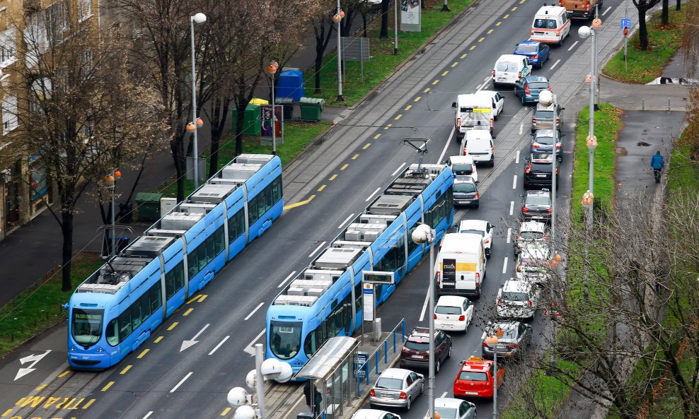 Uvodi se nova regulacija prometa na Savskoj cesti