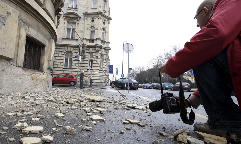 komadi fasade policijska zgrada