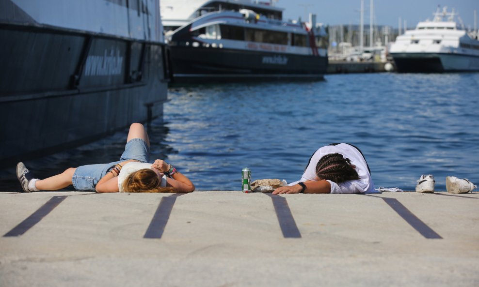 Pijani turisti u gradskoj luci Split