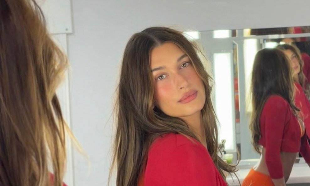 Hailey Bieber