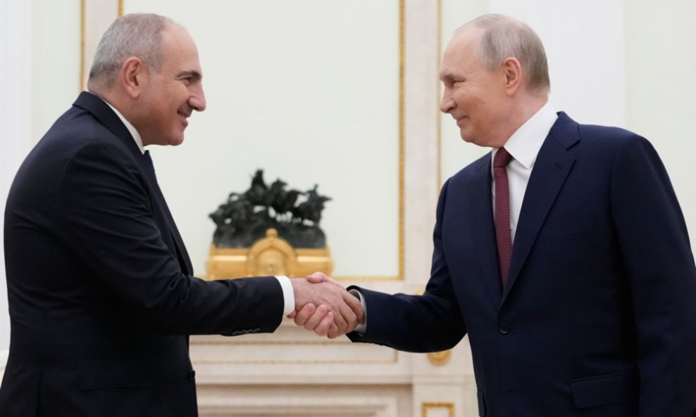 Nikol Pašinjan na ranijem susretu s Putinom