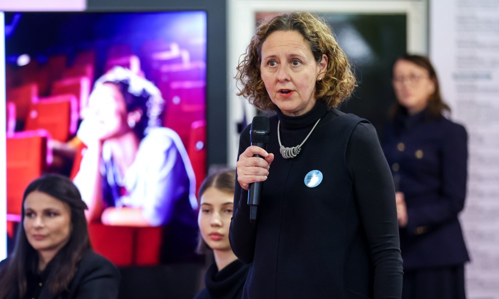 Ministrica kulture Nina Obuljen na predstavljanju projekta Kulturna iskaznica