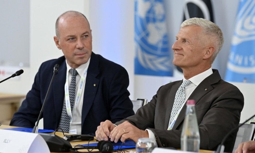 Direktor Lavazze, Giuseppe Lavazza (lijevo)