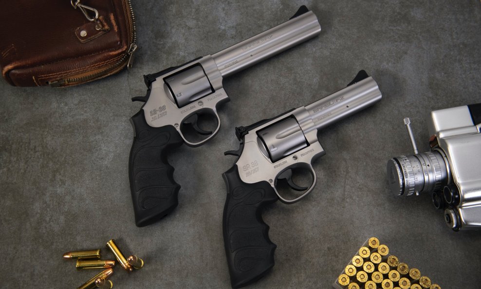 Revolver Sarsilmaz SR 38 kojeg su NATO čelnici dobili na poklon