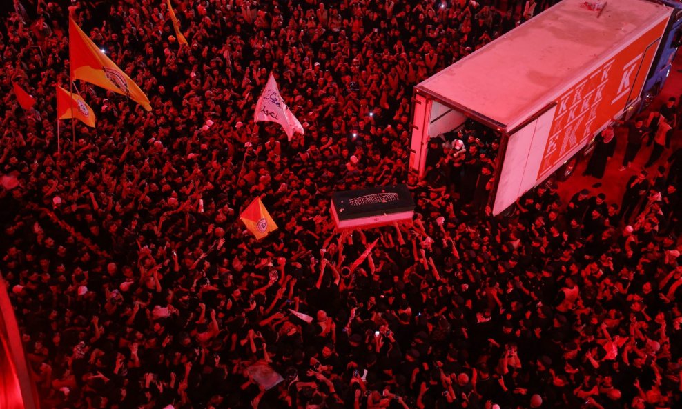 Lijes s tijelom ajatolaha dovezeno je u kamionu finske K grupe