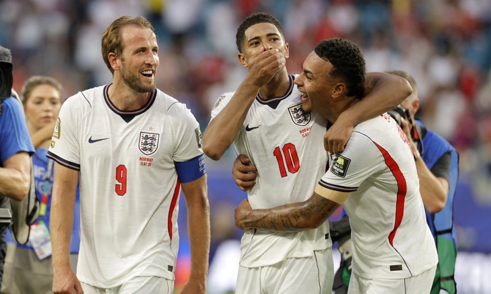 Slijeva Harry Kane, Jude Bellingham i Morgan Rogers