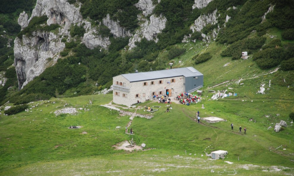 Planinarski dom na Korošici