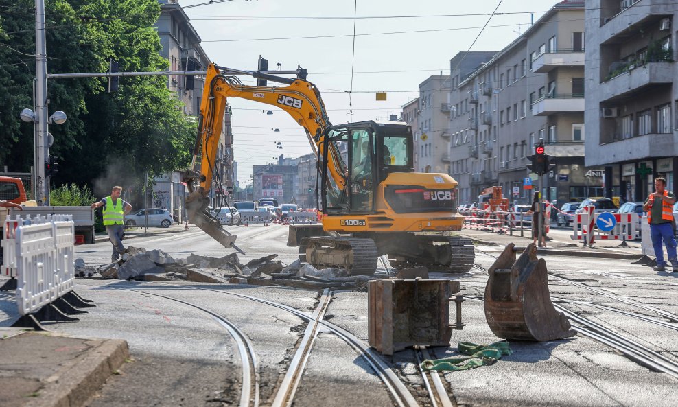 Zatvara se križanje Zvonimirove i Šubićeve ulice