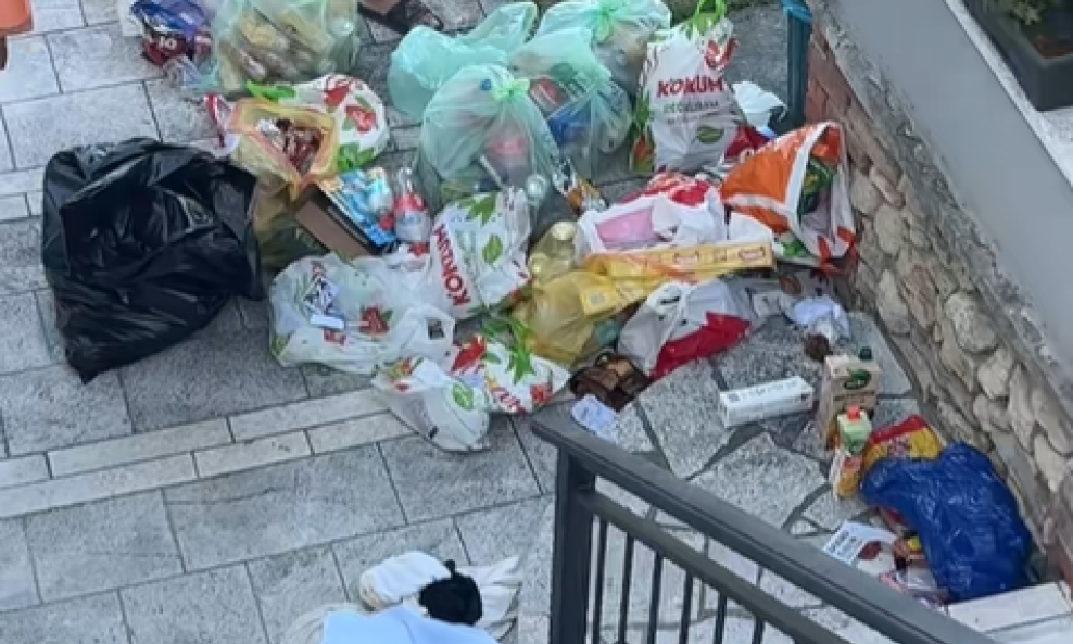 Turisti ostavili smeće