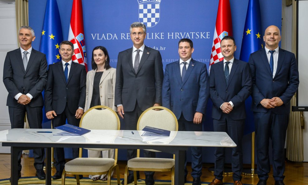 Potpisivanje Potpisani ugovora o financiranju i kupoprodaji šest elektrobaterijskih vlakova