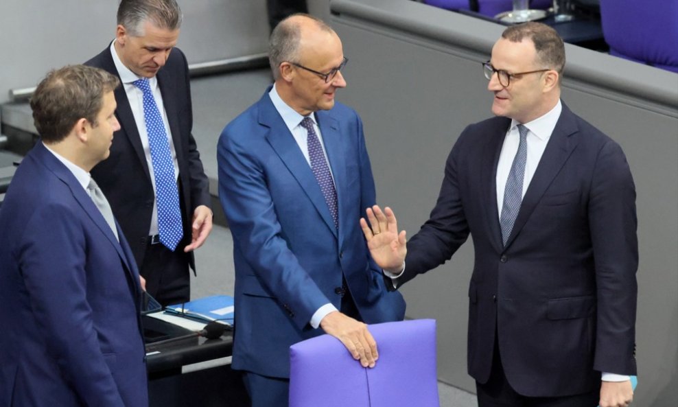 Jens Spahn (desno) s Friedrichom Merzom (u sredini)