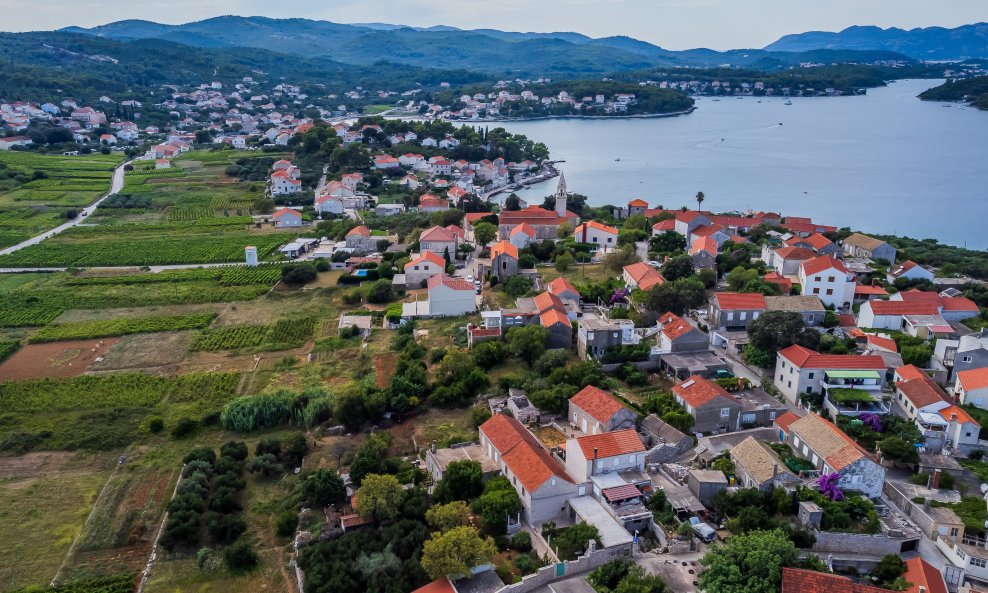 Ljetovanje u Lumbardi na Korčuli obitelj iz Srbije zapamtit će za cijeli život - na žalost, ne po dobrome