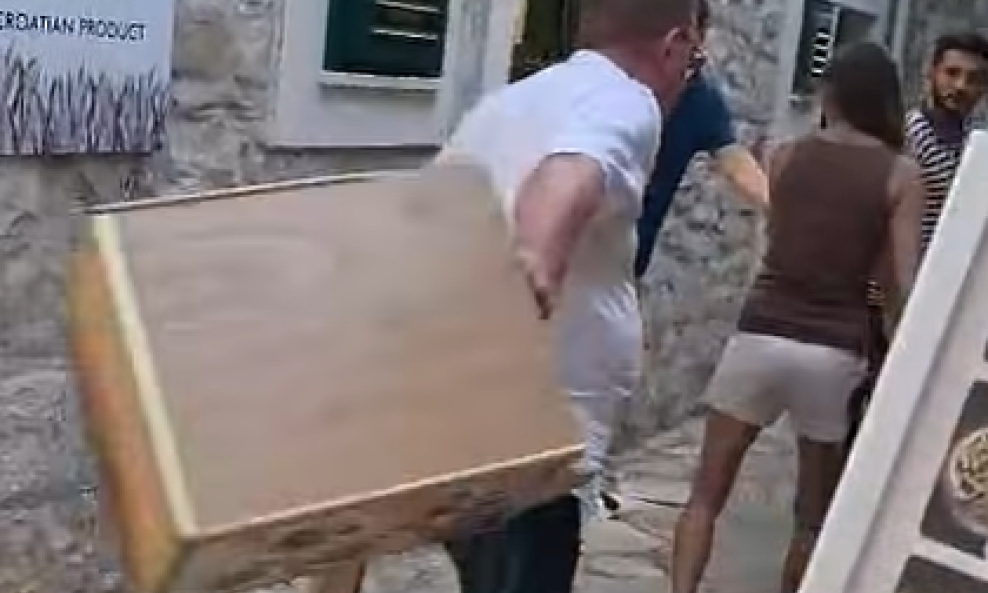 Incident u Primoštenu