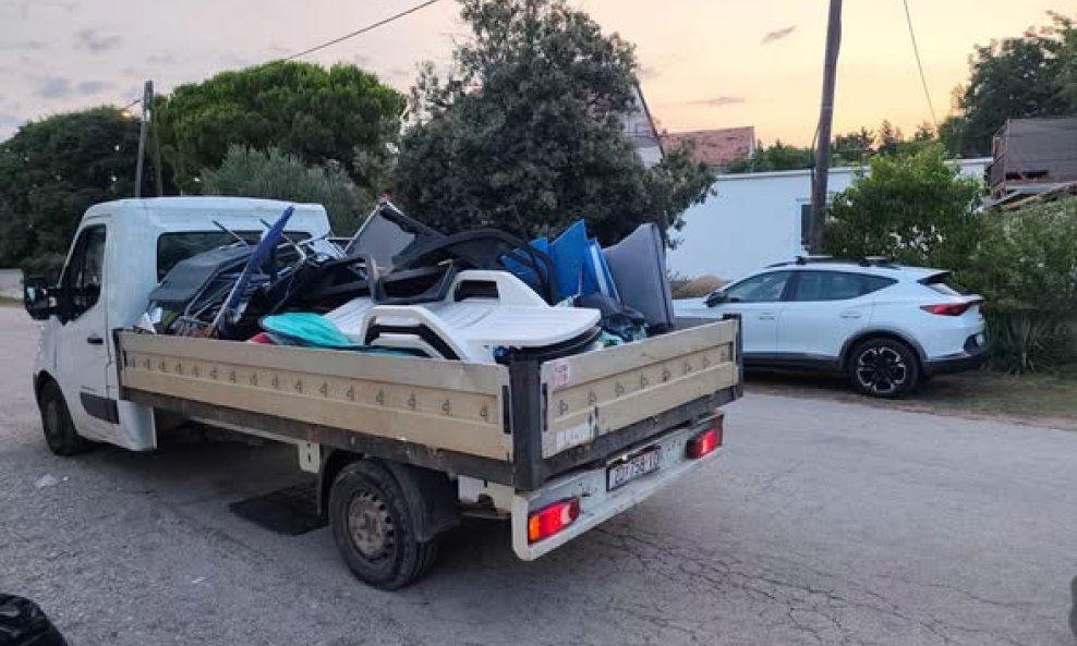 Kamion pun 'rezervacija' s plaže