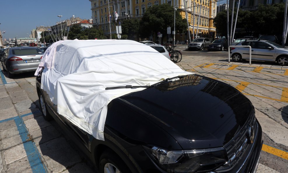 Vrućina u automobilu