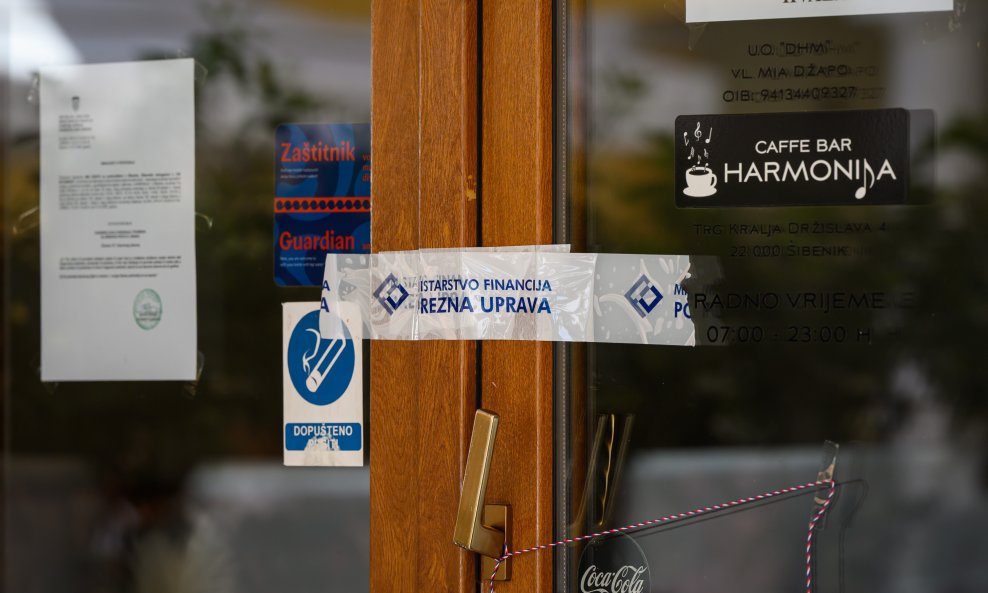 Zatvoreni kafići u Šibeniku