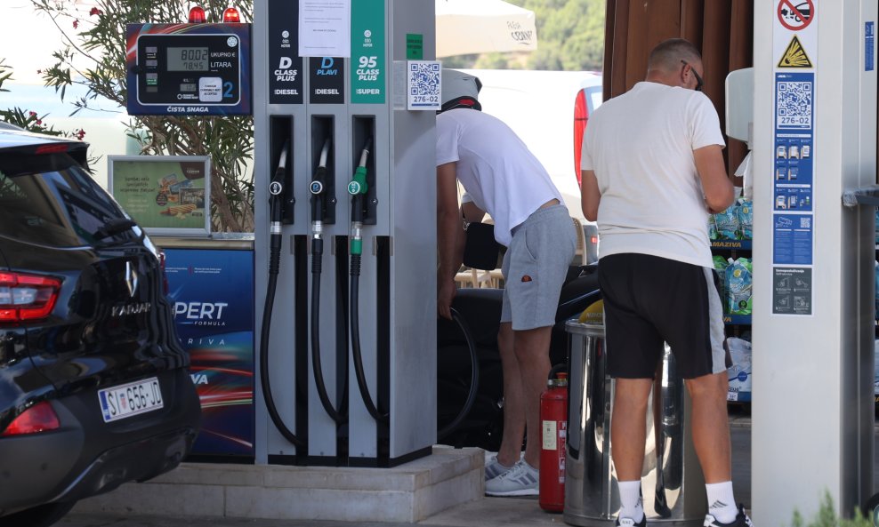 Ograničeno točenje goriva na pojedinim benzinskim postajama u Šibeniku