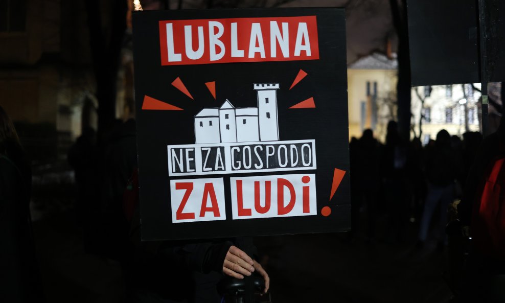 Detalj s prosvjeda povodom pretvaranja bivše tvornice Rog u društveno-kulturni centar