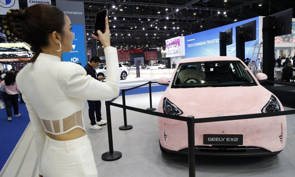 Geely EX2