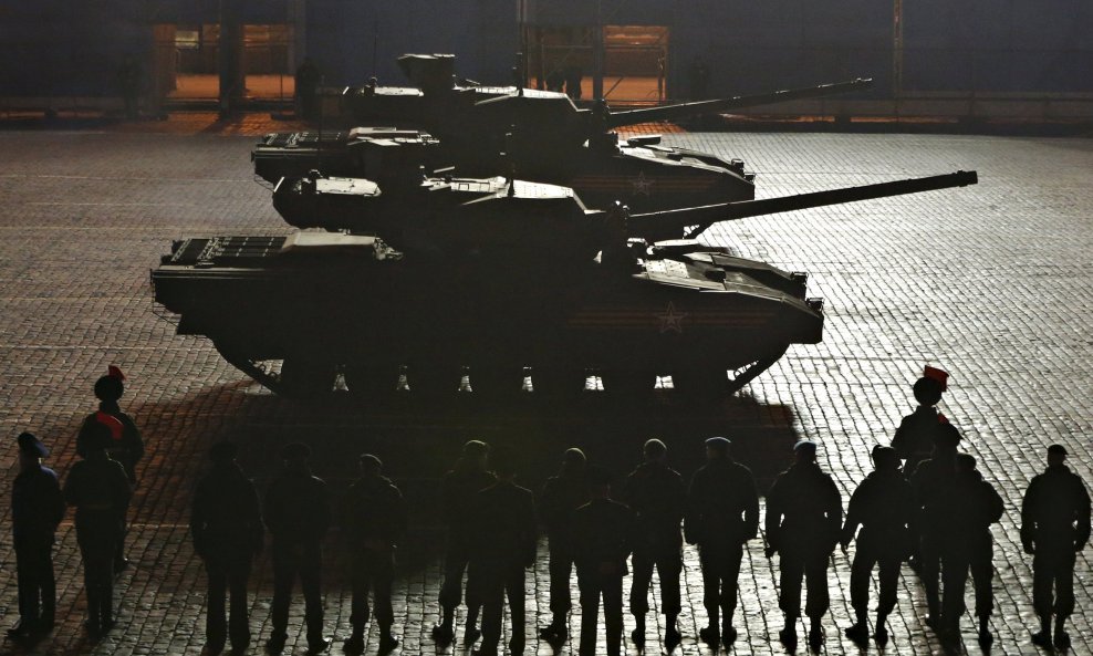 Russian main battle tanks "Armata" drive during a rehearsal for the Victory parade on Moscow's Red Square May 4, 2015. Russia will celebrate the 70th anniversary of the victory over Nazi Germany in World War Two on May 9. REUTERS/Maxim Shemetov