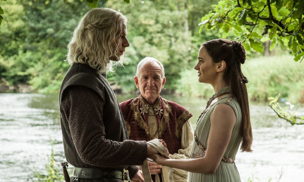 Aisling Franciosi, Tom Chadbon i Wilf Scolding