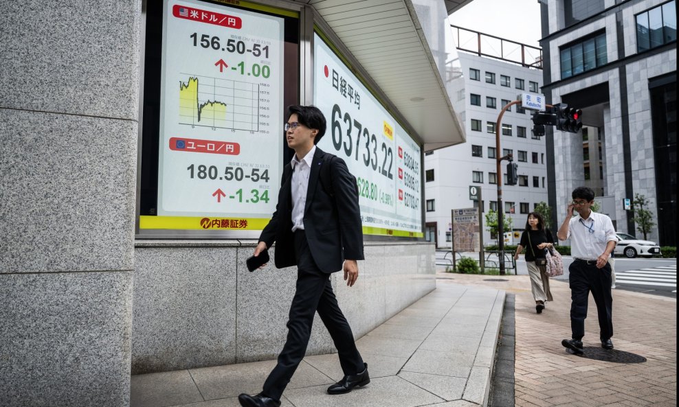 Japanski jen pao je na najniže razine u odnosu na dolar u posljednjih 40 godina