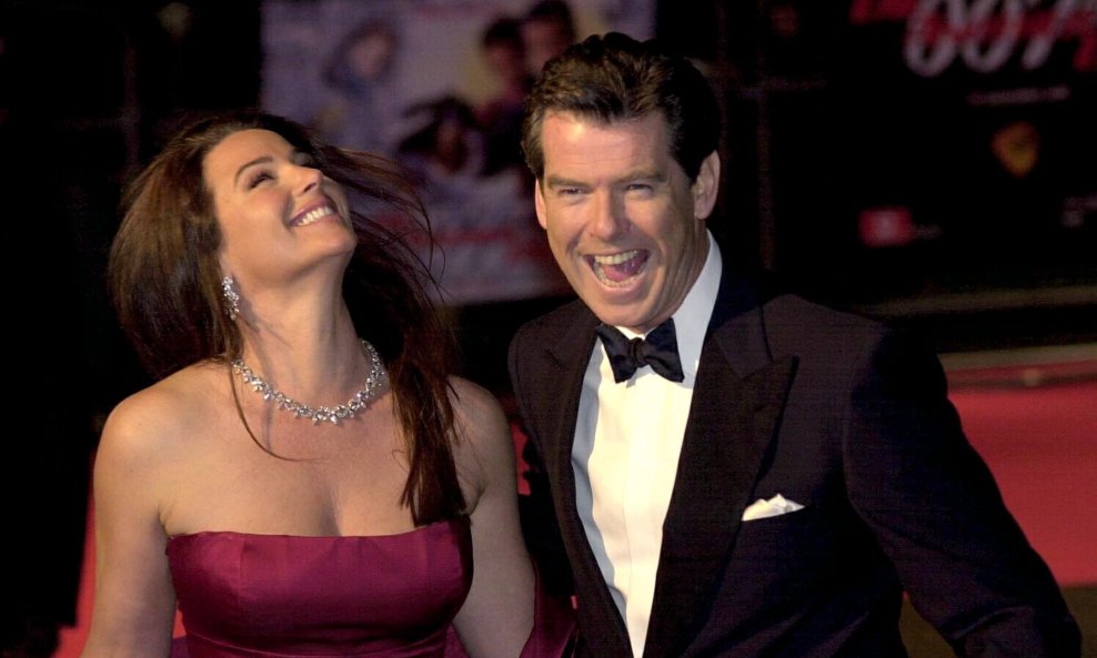 Pierce Brosnan i Keely Shaye Smith