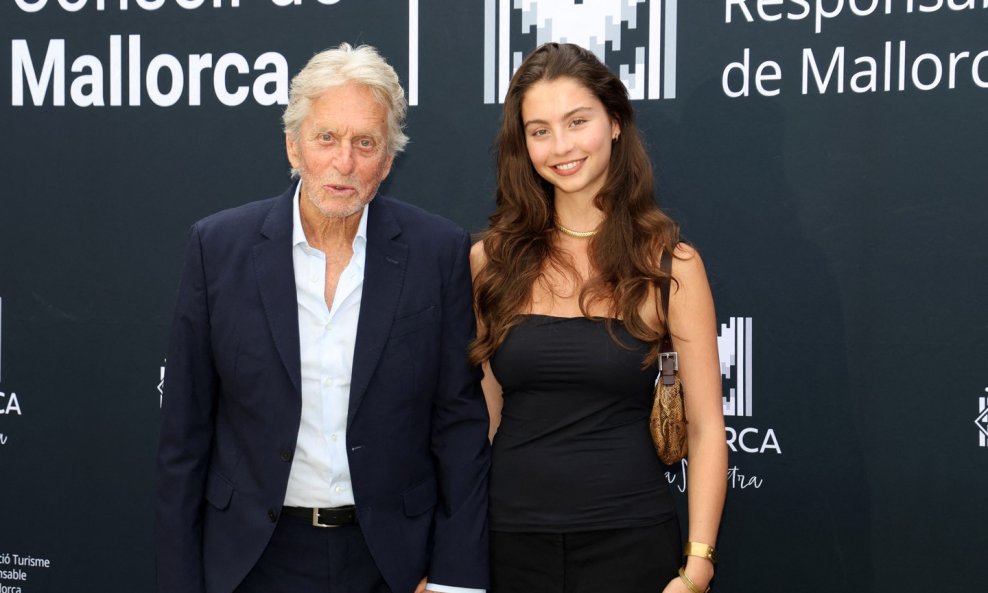 Michael Douglas i Carys Zeta Douglas