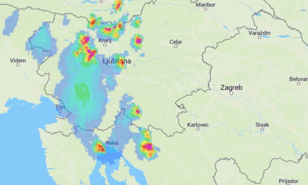 Radarska slika na stranici Neurje.si načinjena nešto nakon 16:30