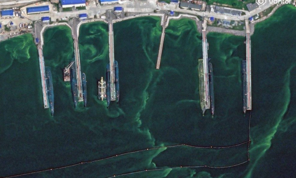 Ruske podmornice zaštićene mrežom