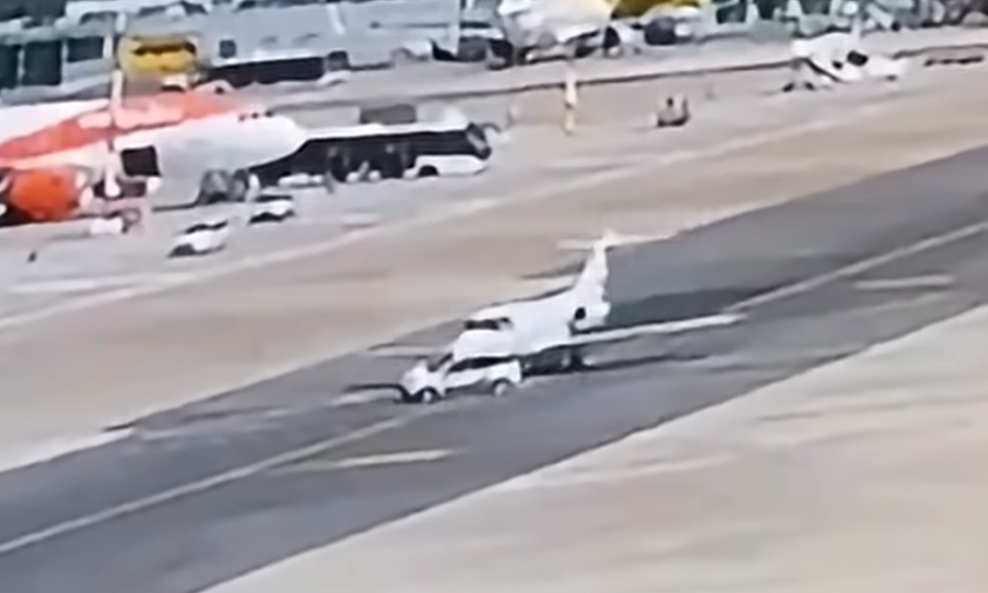 Sudar aviona i auta na talijanskom aerodromu
