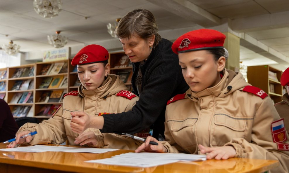 U školama Pridnjestrovlja na obljetnici Dana pobjede učenike odijevaju u ruske uniforme