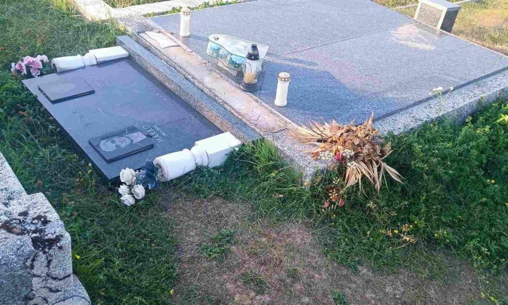 Oštećeni grobovi u Travniku