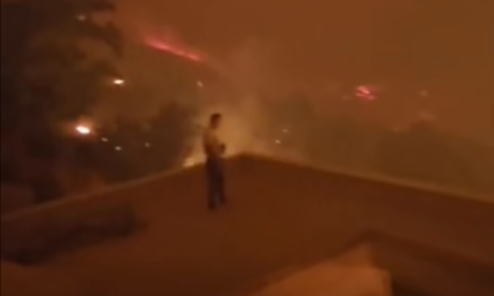Vatra nadomak kuća u Lokvi Rogoznici